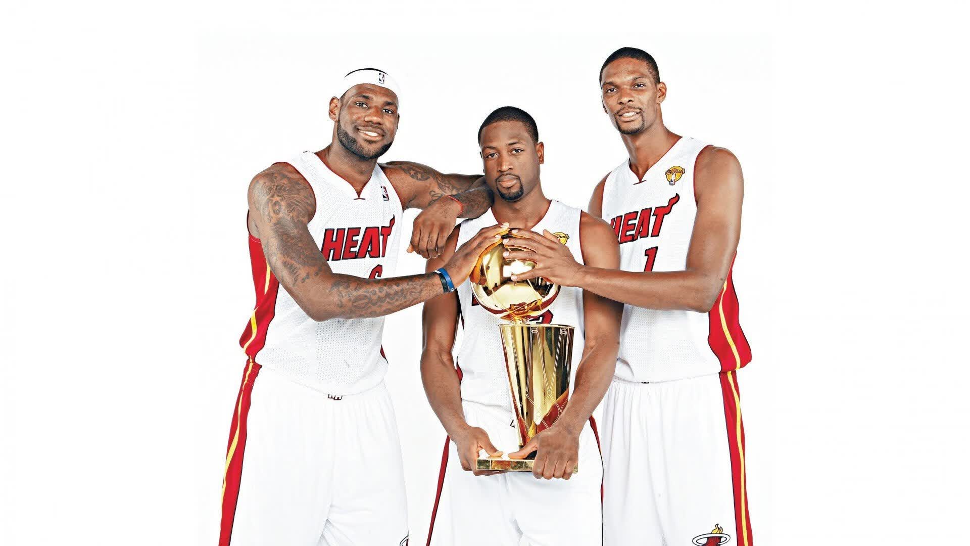 哈登年薪TOP10冲上热搜(nba哈登的年薪是多少)|